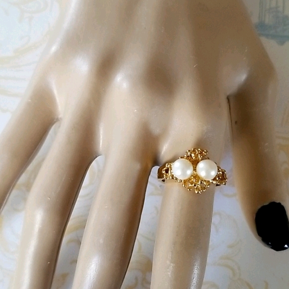 Vintage 18k Gold Dipped Faux Pearl Cocktail Ring SZ 8 - Picture 11 of 12